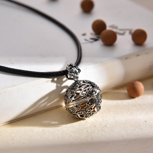 Luck - enhancing Hollow - carved Pendant with Auspicious Cloud Pattern (with 2 Incense Balls as a Gift)